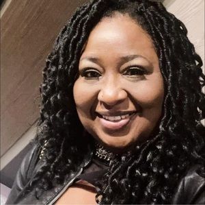 Meet your Posher, Debra